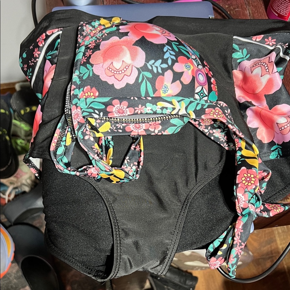 Floral two piece swimsuit size Large.  Never worn